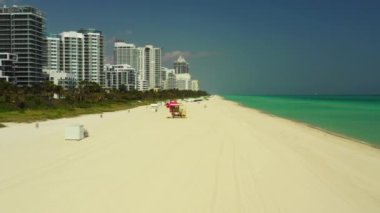 Miami Sahili renkli cankurtaran kulesi