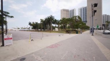 Miami Dade Bayfront Parkı Corona virüsünün yavaş yayılması için kapatıldı