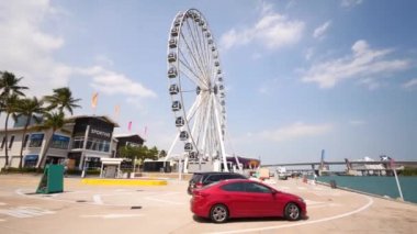 Skyview Miami dönme dolabı Bayside Pazarı 'na gidiyor.