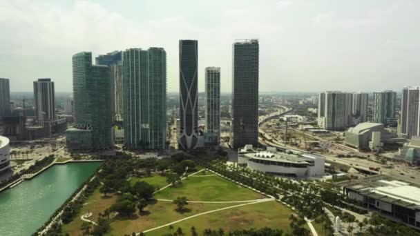 Schöne Szene Downtown Miami Waterfront Park Und Hochhaus Eigentumswohnungen — Stockvideo