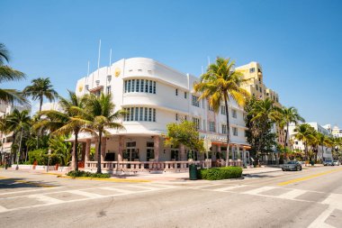 Cardozo Oteli, Coronavirus Covid 19 Miami Beach Ocean Drive 'ın yayılmasını engellemek için kapatıldı.