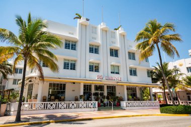 Carlyle Oteli, Coronavirus Covid 19 Ocean Drive Miami Beach 'in yayılmasını engellemek için kapatıldı.