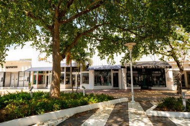 Lincoln Yolu, Coronavirus Covid 19 Miami Beach Florida USA 'nın yayılmasını engellemek için halka kapalı.