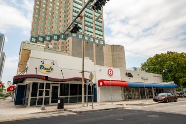 Miami FL 'deki işletmeler ve dükkanlar Coronavirus Covid 19' un yayılmasını engellemek için kapatıldı.