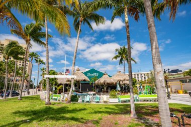 Bradleys Salonu, Coronavirus Covid 19 nedeniyle Batı Palm Beach 'ten kapatıldı. 