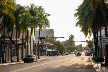 Evinizde kalın, düzen, karantina, evinizde barınak, hükümet kapatıldı, kapatıldı, kapatıldı, caddeler, şehir, Miami plajı, okyanus sürücüsü, deco, otel, restoran, bar, müessese, Florida, ABD, Amerika, covid 19, coronavirus, sosyal mesafeler, salgın hastalık,,