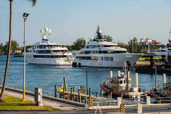 Yachter Vid Miami Coast Gurard Base — Stockfoto