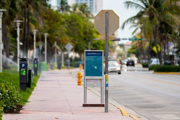 Cena Rua Miami Beach Cidadãos Ordenados Ficar Casa Para Lenta — Fotografia de Stock