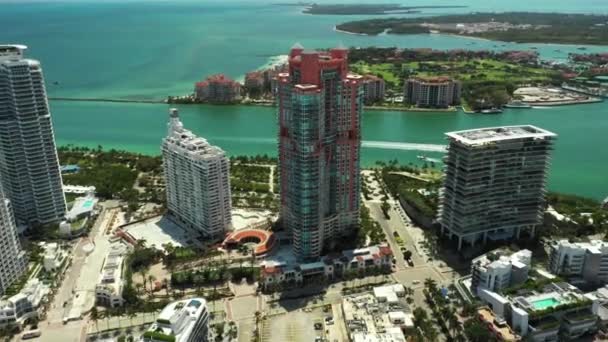 Гарні Аеродроми Пляжі Маямі Літають Над Високими Будівлями Кондомініуму — стокове відео