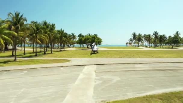 Miami Dade Polis Helikopterini Sahaya Çıkarın — Stok video
