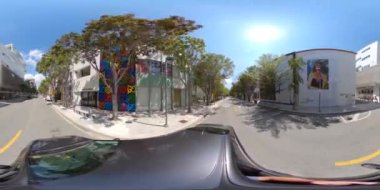 Issız Tasarım Bölgesi Miami 'den geçerken Coronavirus Covid 19 yüzünden kapatıldı.