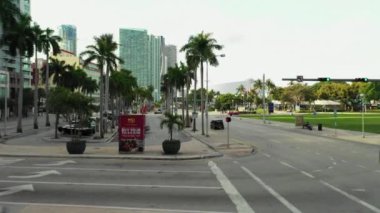 Miami Biscayne 'in şehir merkezindeki Bayside' daki otoparklarda.