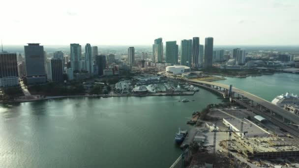 2020年3月前后在迈阿密市中心的空中拍摄 — 图库视频影像