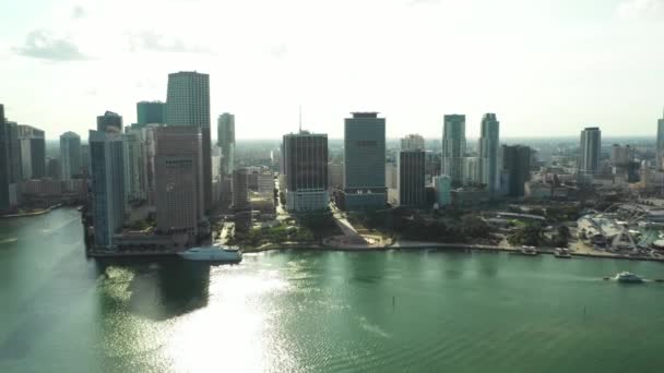 Aerial Pull Out Shot Revealing Downtown Miami Biscayne Bay — Stock Video