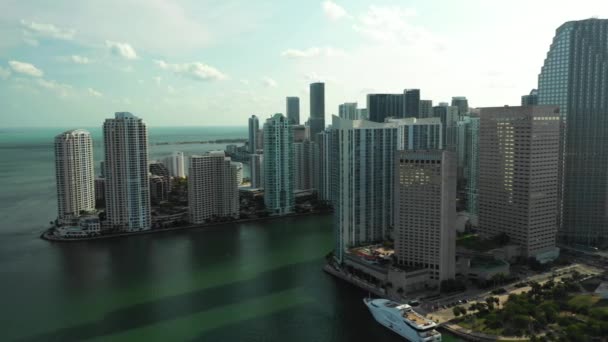 Aerial Miami River Brickell Key Durante Bloqueo Cuarentena Coronavirus Covid — Vídeos de Stock