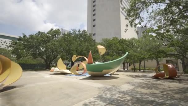 Claes Oldenburg Coosje Van Bruggens Dropped Bowl Scattered Slices Peels — стокове відео