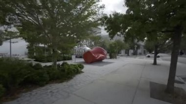 Sinema videosu Paula Crown 3 metrelik ezilmiş tek kişilik kupa Miami Tasarım Bölgesi