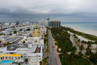 Miami Plajı 'ndaki hava fotoğrafları, Coronavirus Covid 19 salgınının yayılmasını engellemek için şehir çıkışını kapattıktan sonra çekildi.