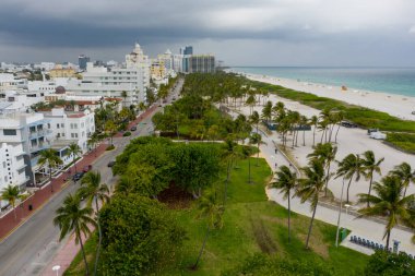 Miami Plajı 'ndaki hava fotoğrafları, Coronavirus Covid 19 salgınının yayılmasını engellemek için şehir çıkışını kapattıktan sonra çekildi.