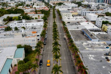 Miami Plajı 'ndaki hava fotoğrafları, Coronavirus Covid 19 salgınının yayılmasını engellemek için şehir çıkışını kapattıktan sonra çekildi.