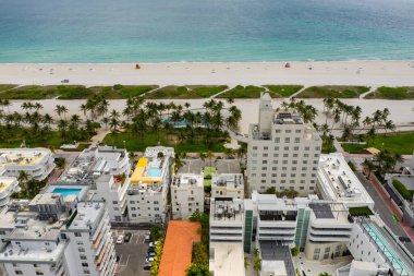 Miami Plajı 'ndaki hava fotoğrafları, Coronavirus Covid 19 salgınının yayılmasını engellemek için şehir çıkışını kapattıktan sonra çekildi.