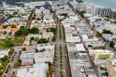 Miami Plajı 'ndaki hava fotoğrafları, Coronavirus Covid 19 salgınının yayılmasını engellemek için şehir çıkışını kapattıktan sonra çekildi.