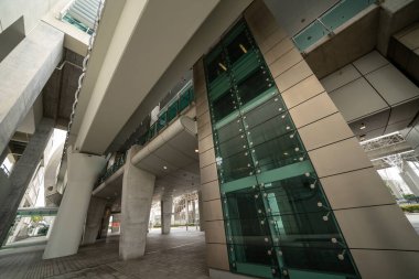 MIA Havaalanı 'ndan modern mimari Miami Otobüs İstasyonu Amtrak Trirail