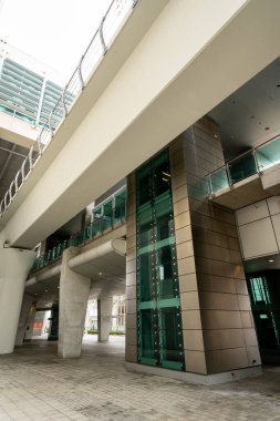 MIA Havaalanı 'ndan modern mimari Miami Otobüs İstasyonu Amtrak Trirail