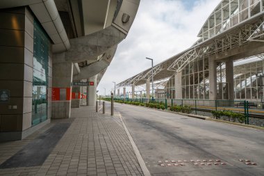 MIA Havaalanı 'ndan modern mimari Miami Otobüs İstasyonu Amtrak Trirail