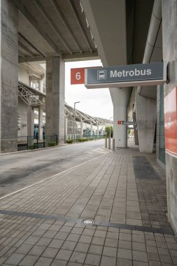 MIA Havaalanı 'ndan modern mimari Miami Otobüs İstasyonu Amtrak Trirail