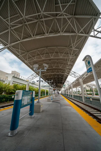 按机场划分的迈阿密中央车站月台广角照片 — 图库照片