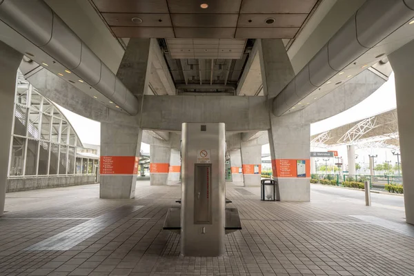 MIA Havaalanı 'ndan modern mimari Miami Otobüs İstasyonu Amtrak Trirail