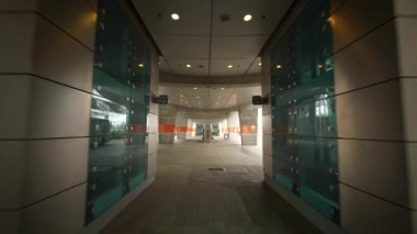 Tren istasyonu Coronavirus Covid 19 kapatıldı.