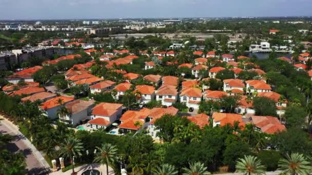 Casas Vídeo Aéreas Com Telhado Azulejo Bairro Luxo — Vídeo de Stock