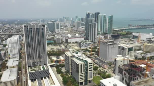 空中游览迈阿密市中心 — 图库视频影像