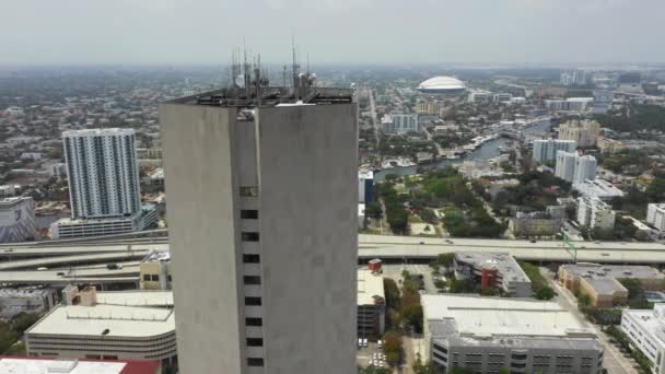 Stadens Miamis Domstolstjänsteman Byggnadsskott Med Flygdrönare — Stockvideo