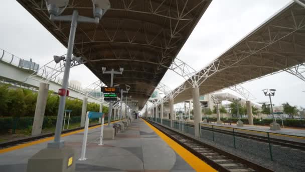 Aeropuerto Miami Estación Tren Plataforma — Vídeo de stock