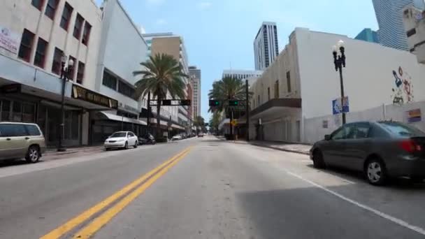 Vezetés Flagler Street Downtown Miami Sok Üzlet Leállt Miatt Coronavirus — Stock videók