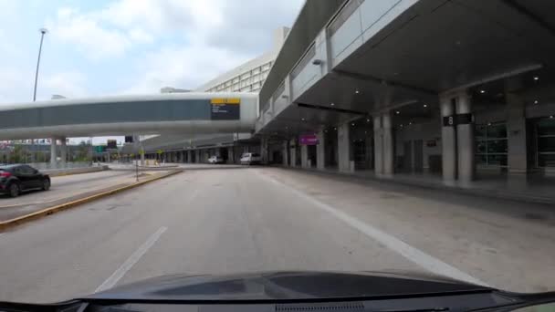 Koronavírus Miatt Repülőtereken Nem Utazó Személyek — Stock videók