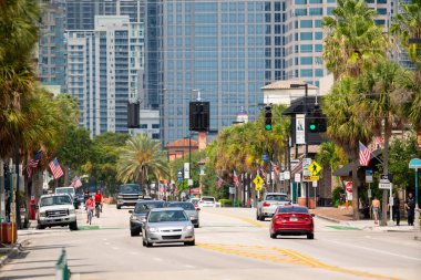 Fort Lauderdale Las Olas Bulvarı 'nda telefonla çekilmiş bir fotoğraf.