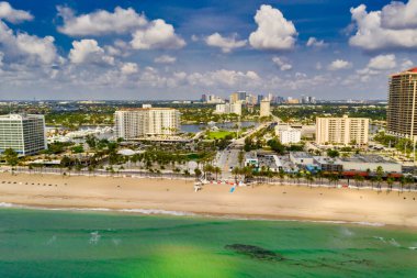 Coronavirus Covid 19 salgınından dolayı Fort Lauderdale Plajı Las Olas 'ta kapanış