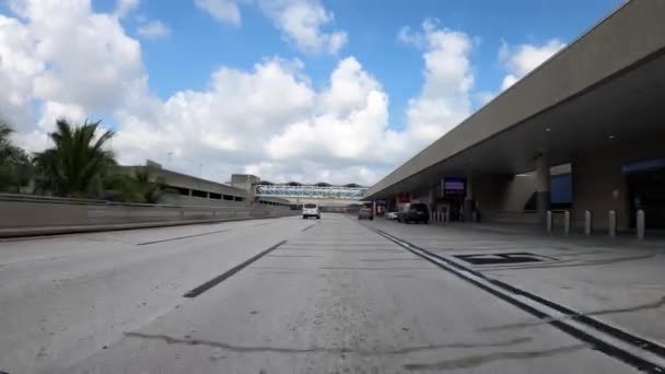 荒廃した空港シーンコロナウイルスCovid 19パンデミック旅行制限 — ストック動画
