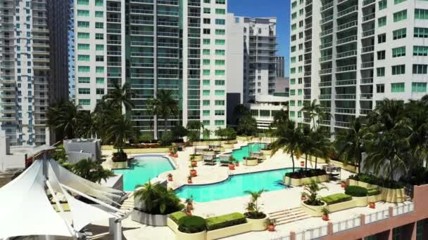 Aerial Revelan Piscina Vizcayne Condominium Downtown Miami — Vídeo de stock