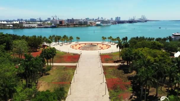 迈阿密滨海公园喷泉滨水场景 — 图库视频影像