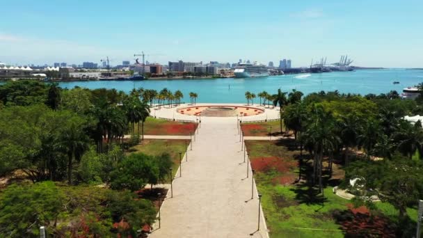 Clip Aerea Bayfront Park Miami Vuoto Dopo Distanza Sociale Coronavirus — Video Stock