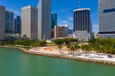 Miami Bayfront Parkı 'ndaki hava fotoğrafı Coronavirus Covid 19 yüzünden kapatıldı.