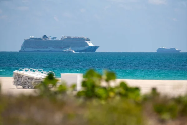 Super Teleaufnahme Der Norwegian Bliss Vor Miami — Stockfoto