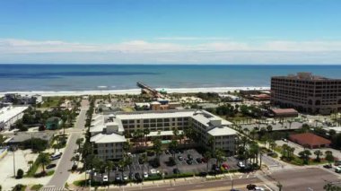 Hava aracı Jacksonville sahiline yaklaşıyor. Okyanus dalgaları 4k.