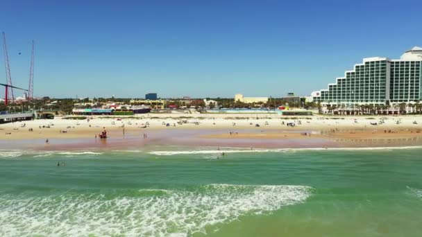 Daytona Beach Вновь Открылась После Полного Закрытия Coronavirus Covid — стоковое видео