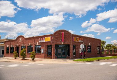 Coronavirus Covid 19 güvenlik önlemi yüzünden Jacksonville Beach FL 'deki Brix tap evi kapatıldı.